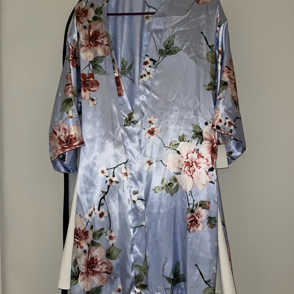Baby Blue Floral Robe - Picture 3 of 6